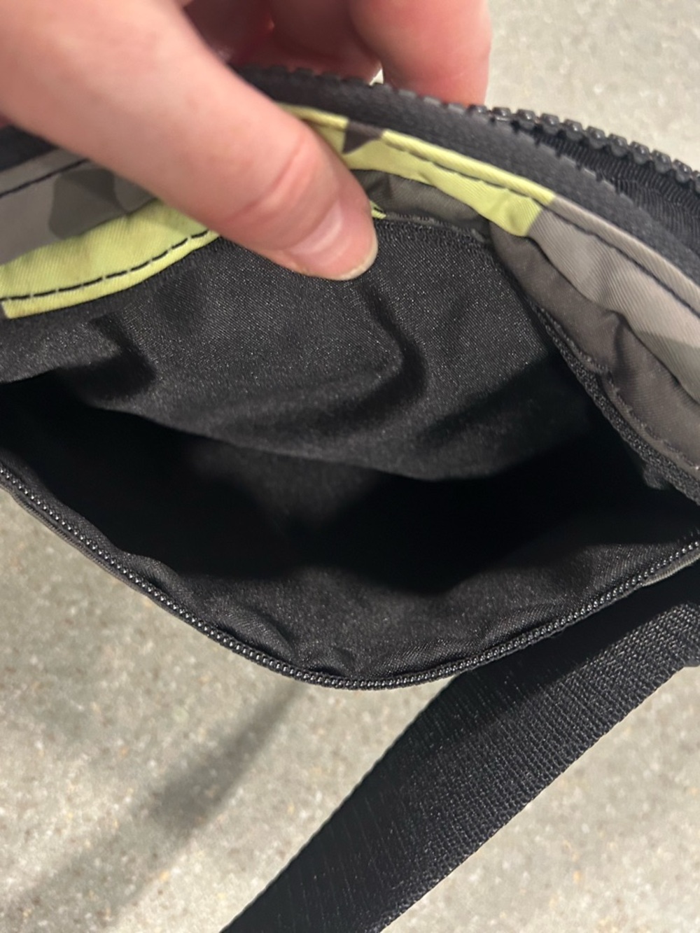 lululemon athletica everywhere belt bag- camo - Picture 5 of 6